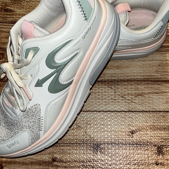 ☁️ 👟 ☁️ • 💎 👩🏼 💎• - Picture 2 of 10